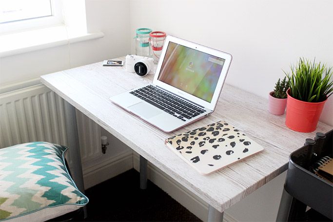 prints small space flat appartment office work space