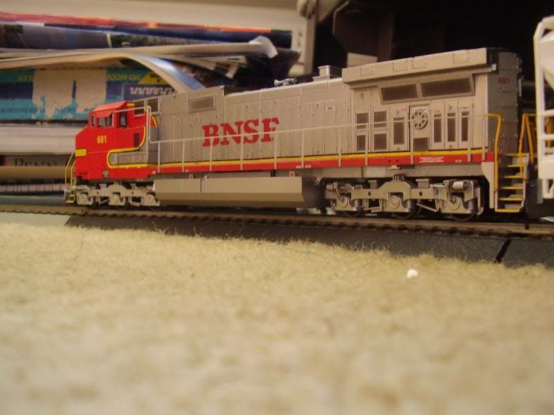 BNSF Dash 9-44CW 681