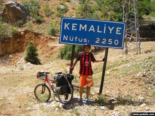 Batı Erzincan Kemaliye Girişi ve Onur,