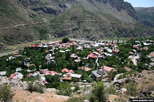 Batı Erzincan Zincirli kayadan Kemaliye