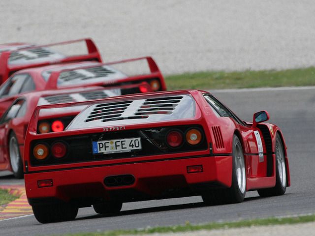 1987_Ferrari_F40_18.jpg